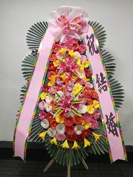 대학 동기 모임에서 축하하는 마음을 담은 화환
